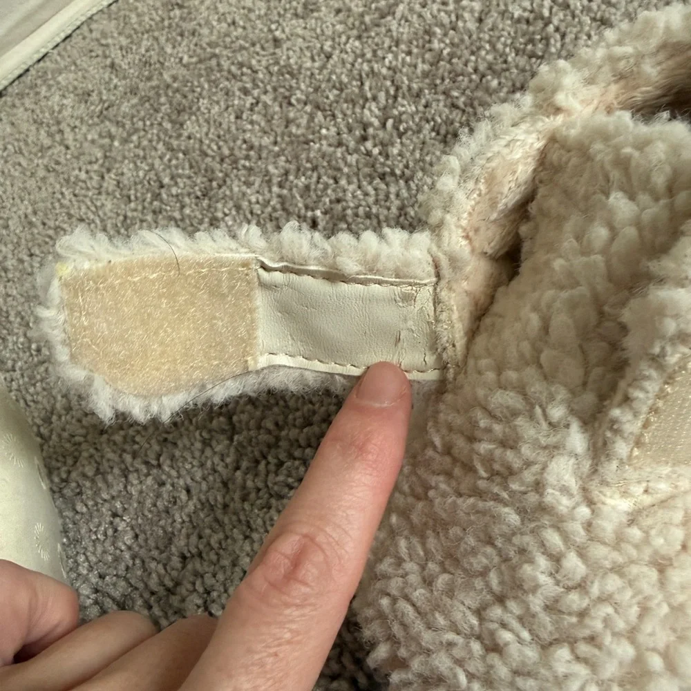 UGG Baby Bixbee Cream Sherpa faux fur Slip-Ons slippers crib shoes size 4/5